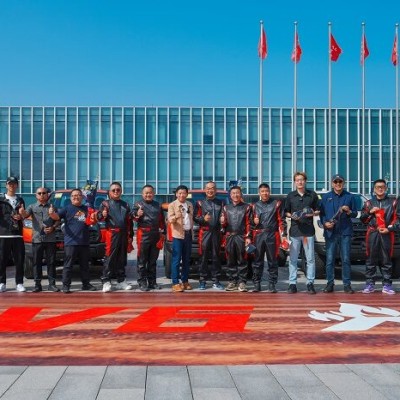 V6火炮上市即交付 魏建军兑现承诺亲自为首批用户交车